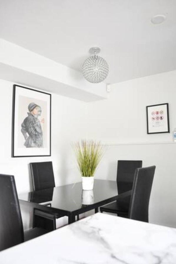 Cozy 1 Bd Suite Centrally Located Норт-Ванкувер Екстер'єр фото