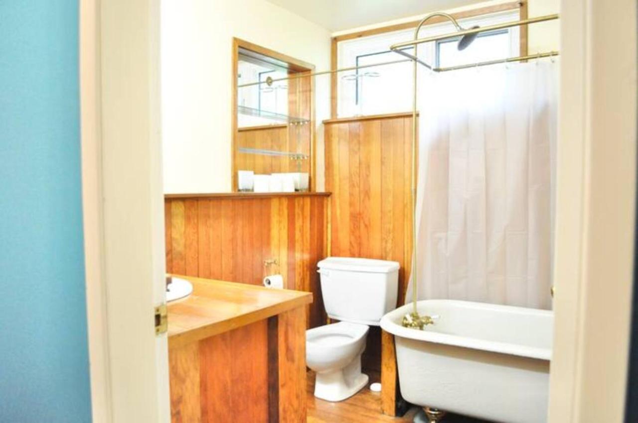 Cozy 1 Bd Suite Centrally Located Норт-Ванкувер Екстер'єр фото