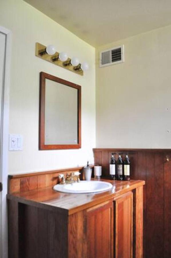 Cozy 1 Bd Suite Centrally Located Норт-Ванкувер Екстер'єр фото